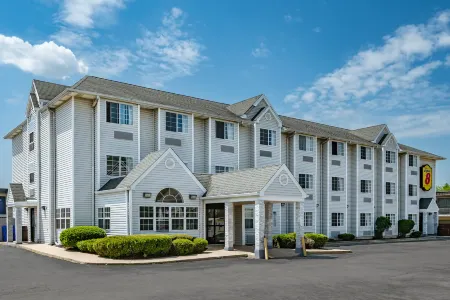 Super 8 by Wyndham Joliet Отели рядом с достопримечательностью «Университет Сейнт Франсис»
