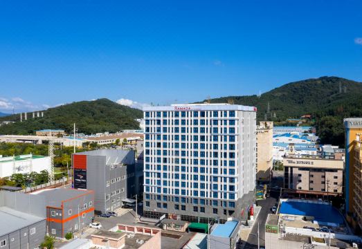 1. 라마다 바이 윈..