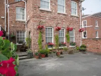 Ba Ba Guest House Hotels near Small Park