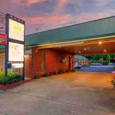 Elms Motor Inn Hotel Exterior