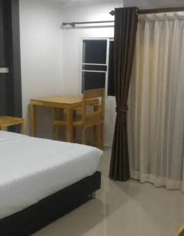 ห้องดีลักซ์เตียงใหญ่ มีระเบียง