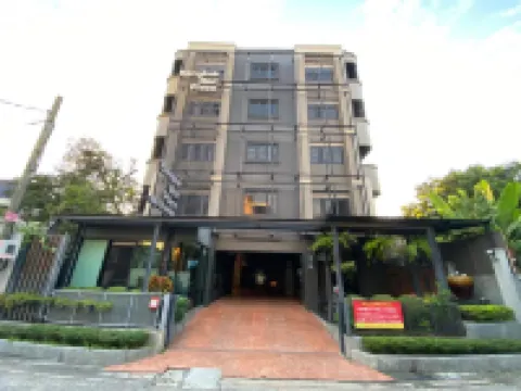 bangkok bed place Hotels near Chatuchak Weekend Market