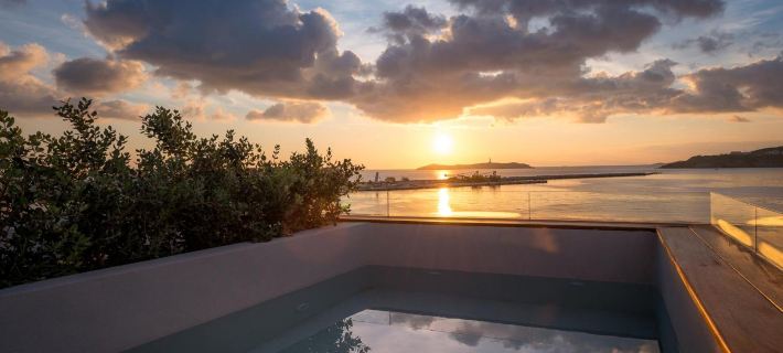 Shapes Luxury Suites Hotels in Ermoupoli