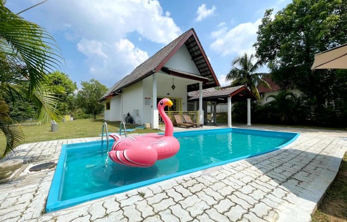A'FAMOSA Pool Villa by S&T Homez
