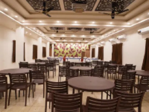 ชาวร์เบนกอลบีชรีสอร์ท โรงแรมในมณฑรมุณี