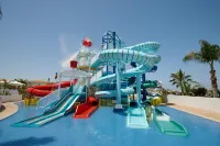 Sunrise Oasis Hotel & Waterpark - Beach