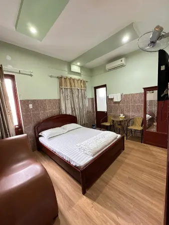 Nhà nghỉ Hoa Quỳnh Отели рядом с достопримечательностью «Nhà thờ Phêro-Gx Tân mai»