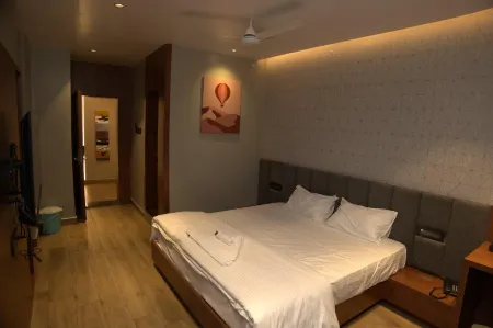 V Hotel Отели в г. Берхампур