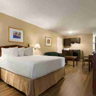 Days Inn by Wyndham Vernon Rooms