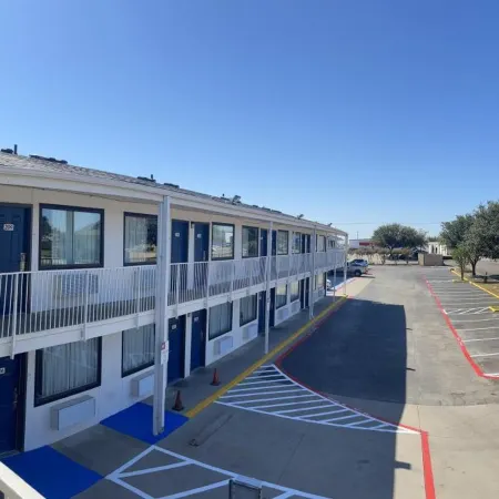 Motel 6 Denton, TX - UNT