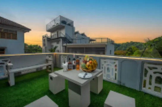 Ceyloni Lake Residency