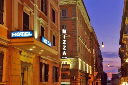 Hotel Nizza Отели рядом с достопримечательностью «площадь Республики»