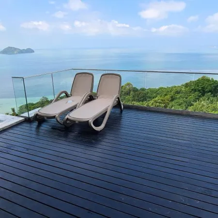 Sis and Sea Villa
