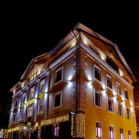 Голден Плаза (Golden Plaza)