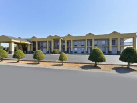 Super 8 by Wyndham Clarksville Northeast Hotels in Clarksville