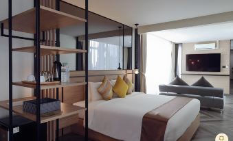 The Gold Living Life