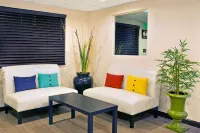 Super 8 by Wyndham Ogden - Parkering