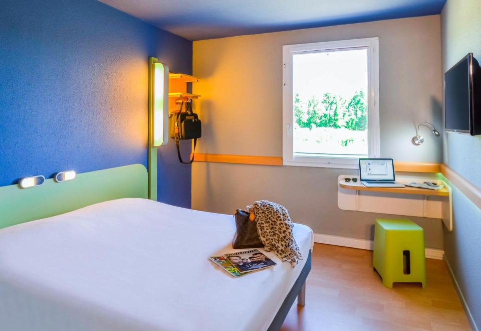 Ibis Budget Porte de Camargue - Housity