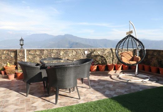 호텔 암브로시아의 현대적인 외관