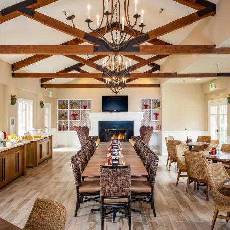 Lighthouse Lodge & Cottages