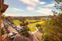 MAD Monkey Hostel Coogee Beach