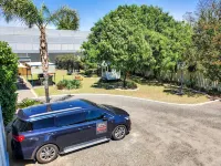 Sandors Motor Inn - parking