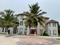 Gye Nyame Grand Beach Resort - de playa