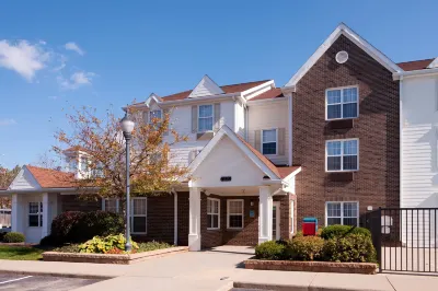 MainStay Suites Middleburg Heights Cleveland Airport Hotels in Strongsville