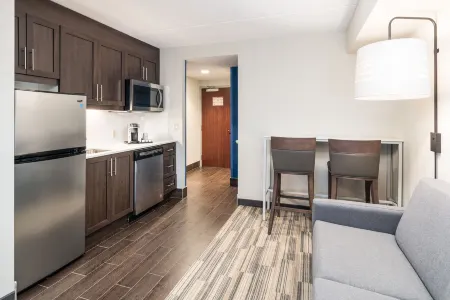 Holiday Inn Express & Suites Milton