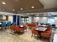Holiday Inn Express & Suites Eden Prairie - Minneapolis فنادق في Minnetonka