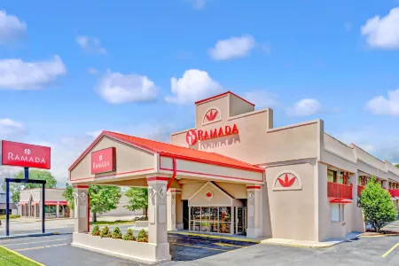 Ramada by Wyndham Baltimore West Отели рядом с достопримечательностью «Парк Хилтон Тайр»
