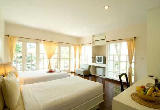 2. 마카타니 리조트..