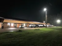 Budget Host Inn - Moteles