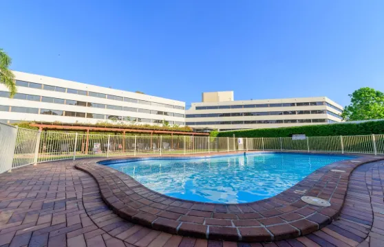 彭里斯美居酒店