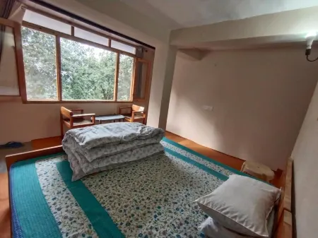 Himalaya View Отели рядом с достопримечательностью «Golu Devta temple»