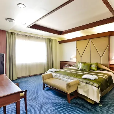 Charoen Hotel Hotels near Bus Station 1
