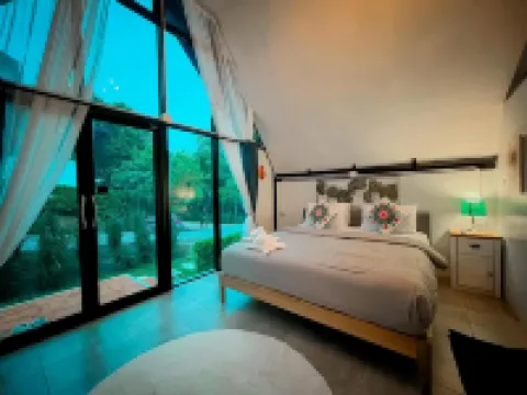 คุ้มกะลาหัว cafe&farmstay โรงแรมใกล้เขื่อนเชี่ยวหลาน