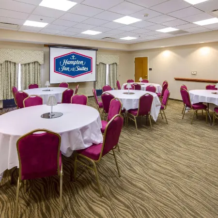 Hampton Inn & Suites Augusta West