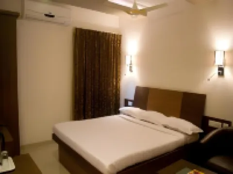Hotel Maniam Classic - West Wing Hotels near Kulathupalayam Annamar kovil
