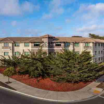 ホリデイ イン エクスプレス ホテル & スイーツ マリーナ - ステート ビーチ エリア by IHG Hotel Exterior