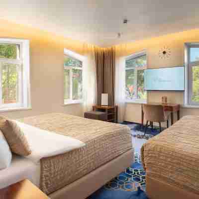 V Hotel&Rooftop Lounge Hotel Rooms
