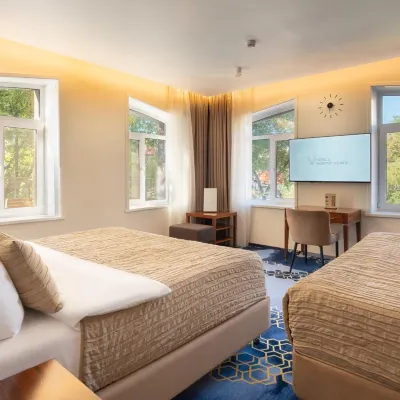 V Hotel&Rooftop Lounge Hotel 오셔나리움 아크바미르 주변 호텔