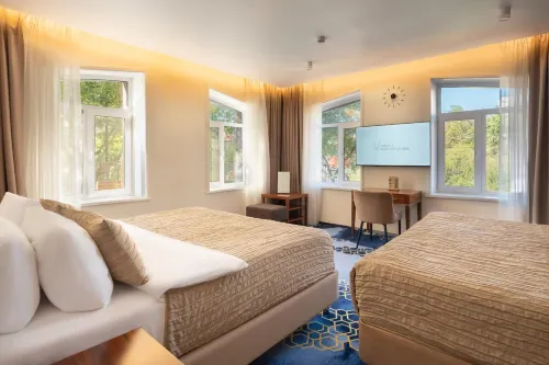 V Hotel&Rooftop Lounge Hotel - Pools
