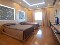 Charoen Hotel Các khách sạn gần Chùa Phothisomphon