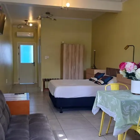 Alec's Hotel