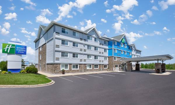 Holiday Inn Express & Suites Fredericton by IHG