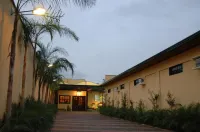Mariá Plaza Hotel - parking