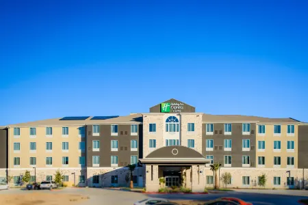 Holiday Inn Express & Suites Austin NW - Arboretum Area Отели рядом с достопримечательностью «Microelectronics Research Center Department of Electrical and Computer Engineering»