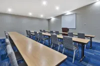 Holiday Inn Express Detroit-Warren (GM Tech Ctr)