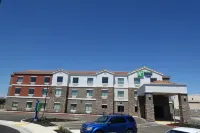 Holiday Inn Express & Suites Brentwood Hotels near Bed Bath & Beyond
